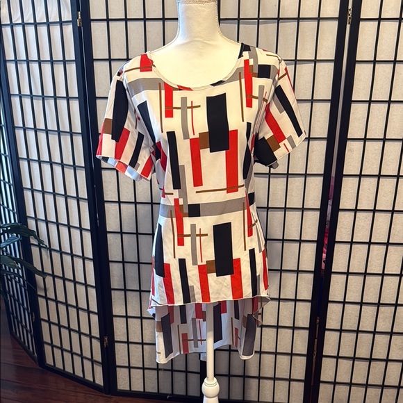 SHEIN Tops - SHEIN Asymmetrical Red and Black Short Sleeve Tunic